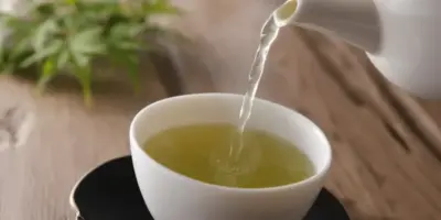 Segredo contra diabetes e o melhor anti-inflamatório: Chá com apenas 1 ingrediente vira o queridinho dos 60+