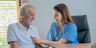 Presentão aos idosos: Nova lei dos planos de saúde entra em vigor e este é o novo convênio mais barato pros 60+