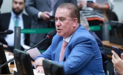 Jonas Donizette destaca que jovens são obrigados a deixar a intituição quando chegam a maioridade, ficando desamparados (Foto: Reprodução / TV Câmara)
