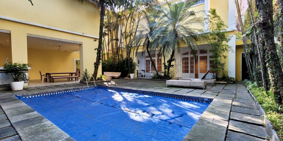 Piscina da mansão (Reprodução/Jornal de Brasília)