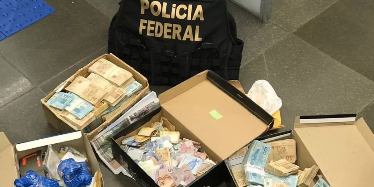 Dinheiro em caixas (Foto: Reprodução / Bernardo Bortolotto/RBS TV)