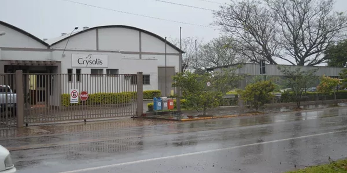 Fábrica em Vera Cruz da marca de calçados Crysalis (Foto: Reprodução - G1)