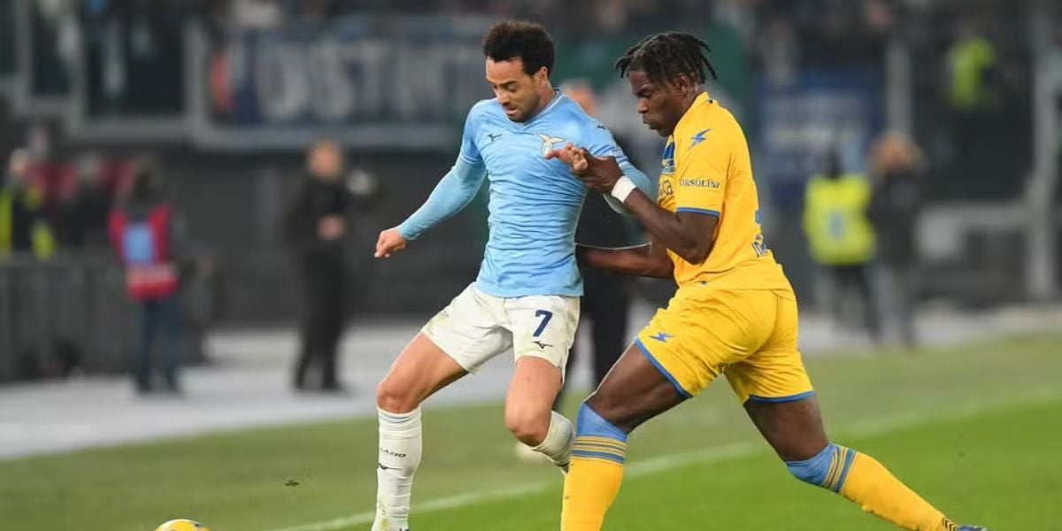 Felipe Anderson, em ação pela Lazio contra o Frosinone, seu 300º jogo no clube — Foto: Silvia Lore/Getty Images