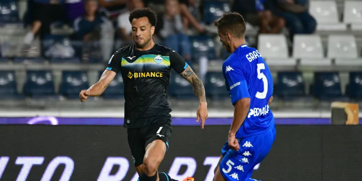 Felipe Anderson em ação por sua 98ª partida seguida com a Lazio — Foto: Marco Rosi - SS Lazio/Getty Images)