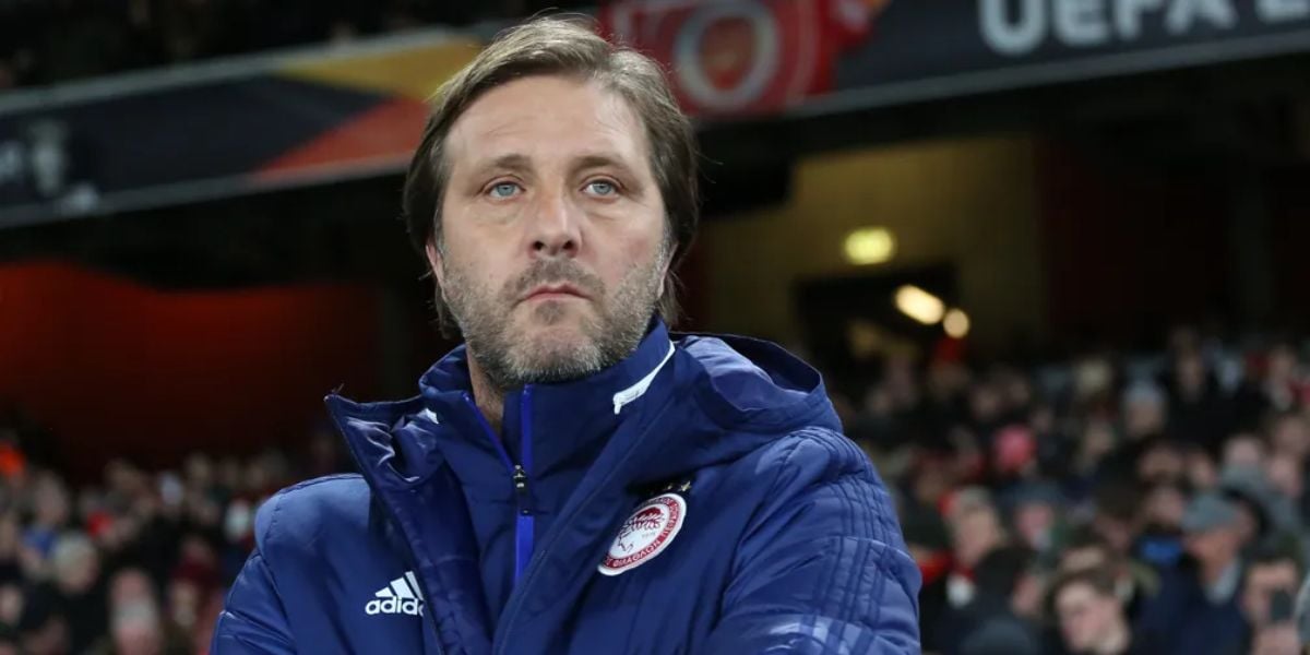 Pedro Martins, técnico do Olympiacos, está na mira do Botafogo — Foto: Getty Images