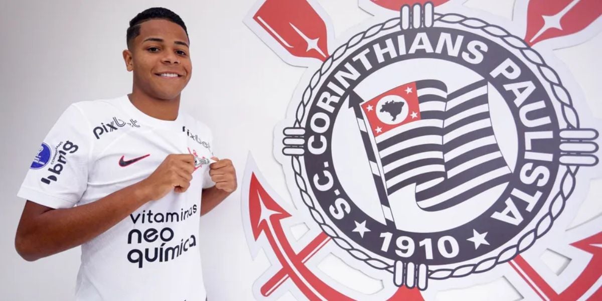 Wesley renova com o Corinthians — Foto: Rodrigo Coca/Ag. Corinthians