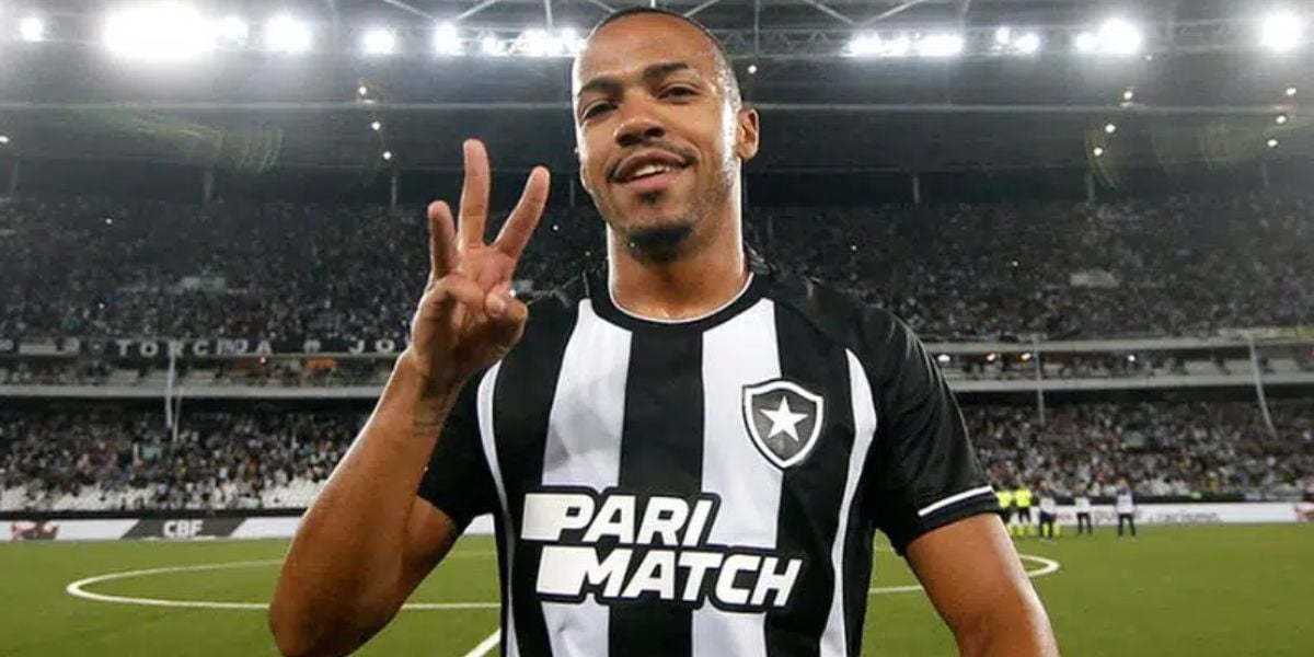 Marlon Freitas com a camisa do Botafogo - Getty Images 