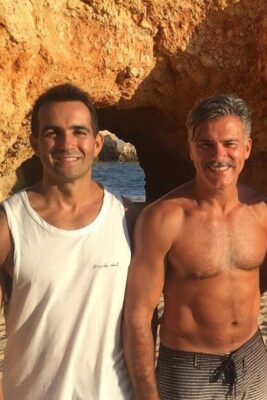 Leonardo Vieira ao lado do seu marido - Foto Internet