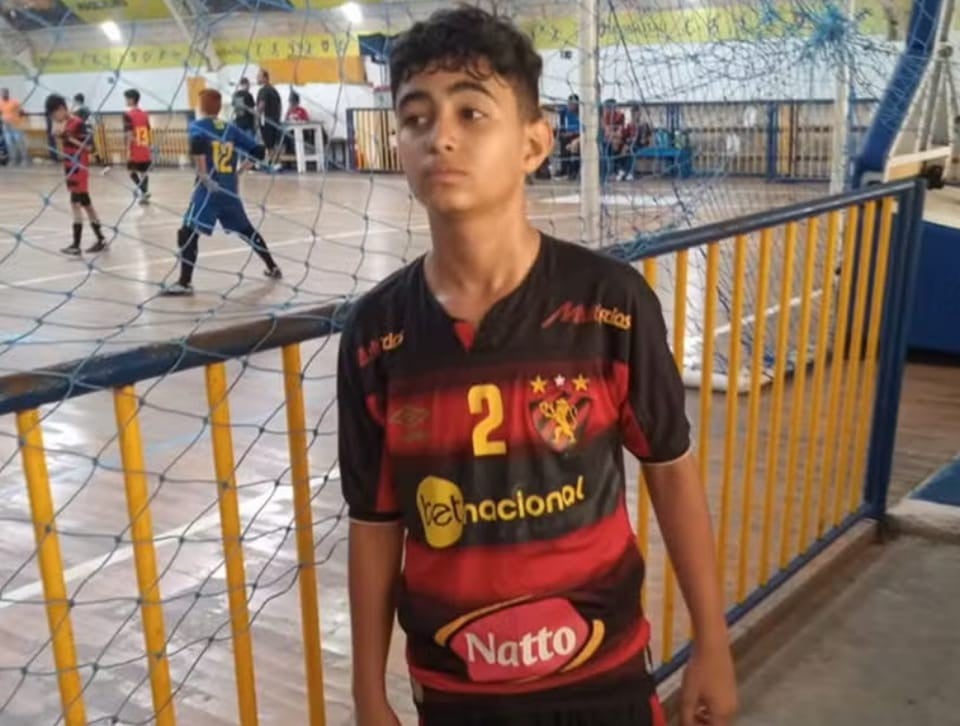 Manifestantes interditam ruas do Ibura, no Recife, após morte de atleta mirim do Sport - Foto Reprodução Internet
