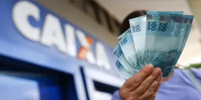 R$ 6.220 direto na poupança: CAIXA abre os cofres e libera pagamento salvador aos trabalhadores em março