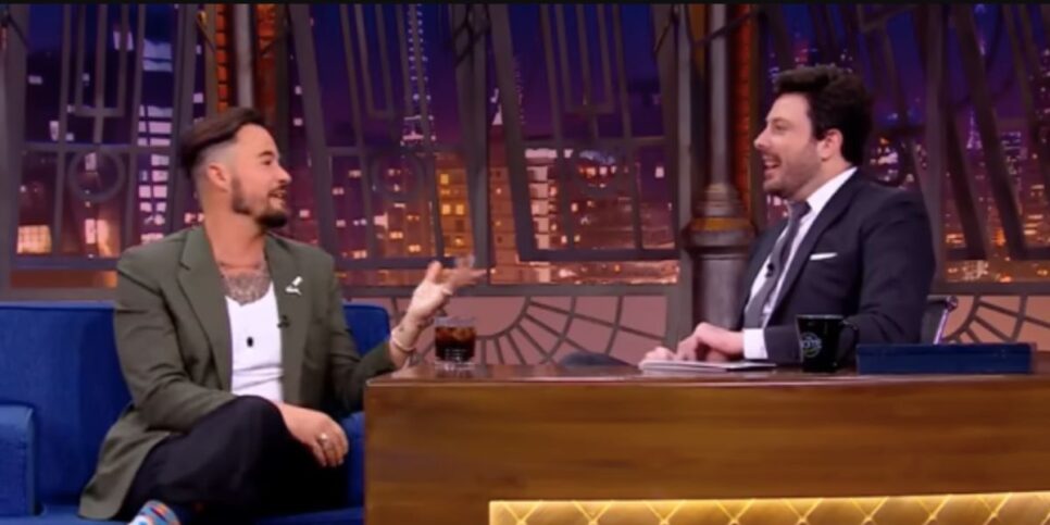 Paulinho Vilhena e Danilo Gentili no The Noite (Foto: Reprodução / SBT)