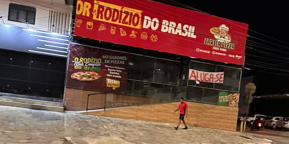 Pizzaria com placa de aluga-se (Foto: Reprodução / Blog do Maurílio Júnior)