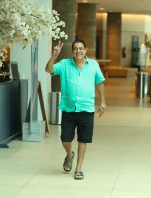 Zeca pagodinho passeia no shopping Village Mall na Barra da Tijuca - Foto AG NEWS