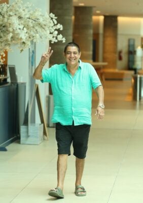 Zeca pagodinho passeia no shopping Village Mall na Barra da Tijuca - Foto AG NEWS