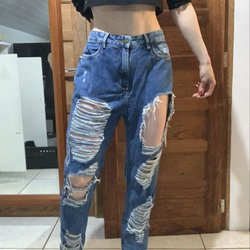 Calça jeans rasgada (Foto: Reprodução/ Internet)