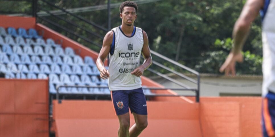 Carlinhos, atacante de 27 anos - (Foto: Reprodução / Internet)