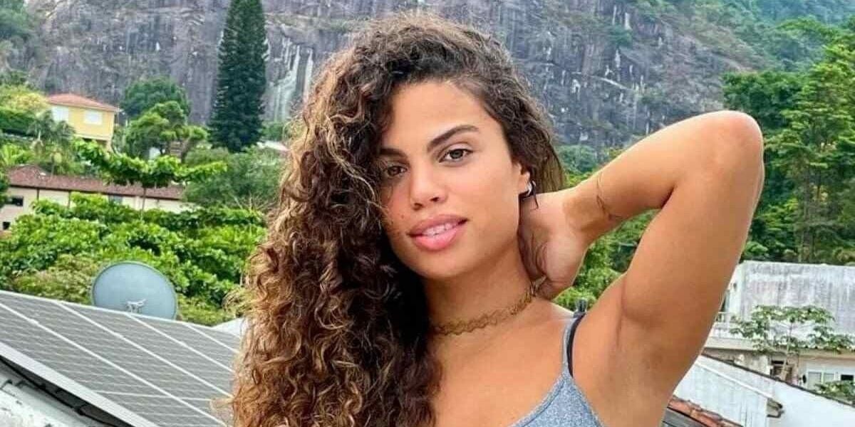 Clara Buarque interpretou Bia em Travessia (Reprodução: Instagram)