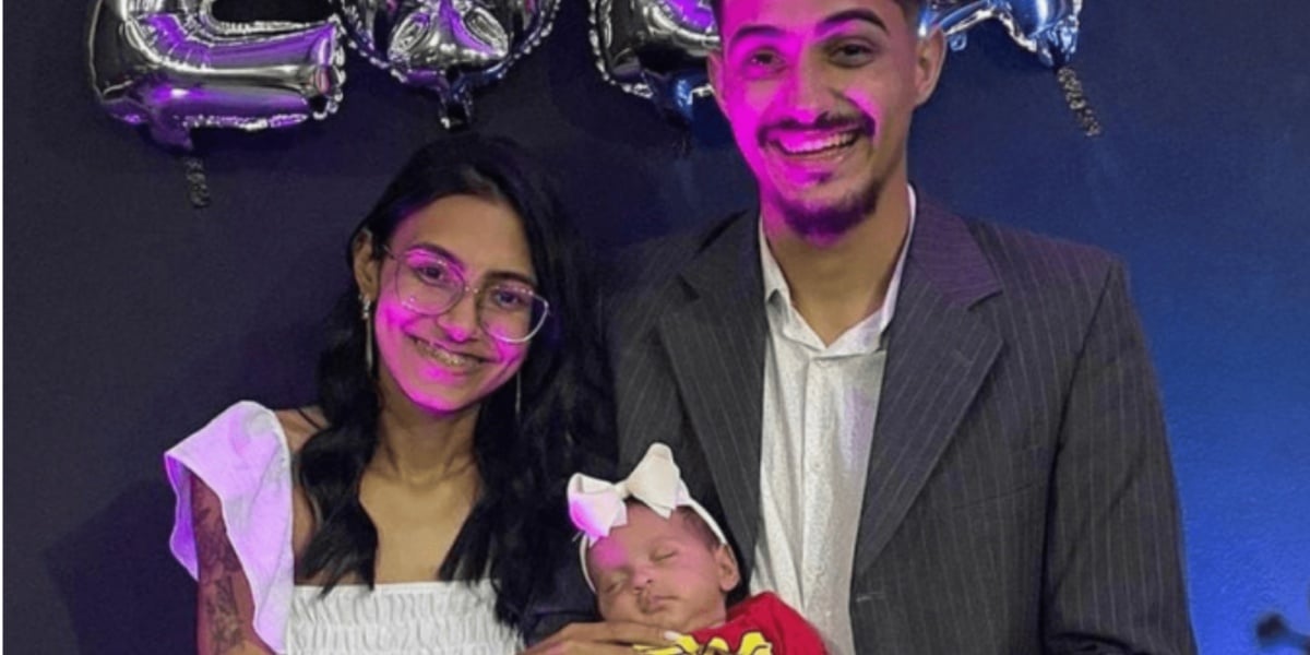 Débora com seu esposo e filha - (Foto: Reprodução / Internet)