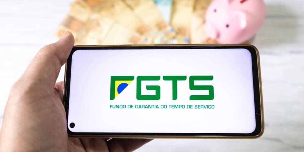 FGTS é responsável por proteger os trabalhadores da demissão sem justa causa (Reprodução: Internet)