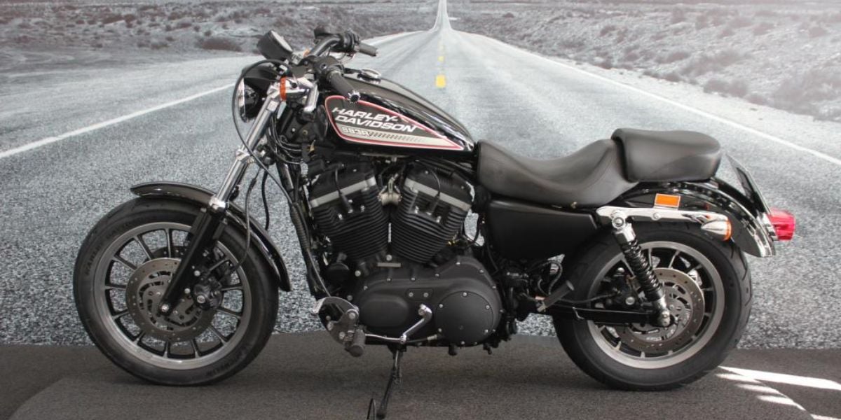 883R Sportster está na lista pelo seu desempenho (Reprodução/Foto: Harley Davidson/Divulgação)