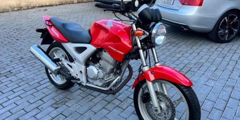 Honda Twister CBX 2005 (Foto: Divulgação)