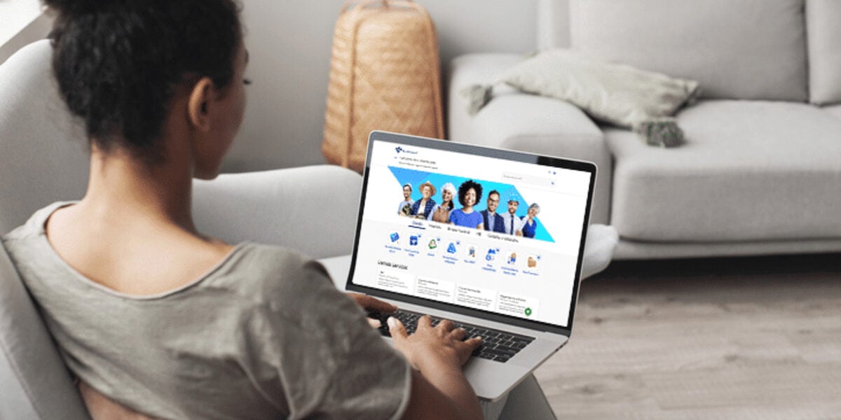 O sistema que irá substituir o e-CAC foi desenvolvido após profunda análise das necessidades atuais dos contribuintes (Foto Reprodução/Montagem/Stock)