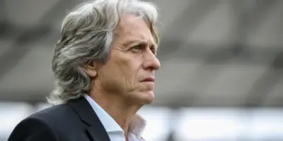 Pra matar a saudade do Flamengo: Demissão de treinador é exigida e Jorge Jesus é convocado pra ser campeão