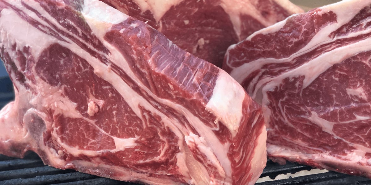 Para piorar foram encontradas durante uma operação da Vigilância Sanitária uma quantidade substancial de carne apodrecidas (Foto Reprodução/Freepik)