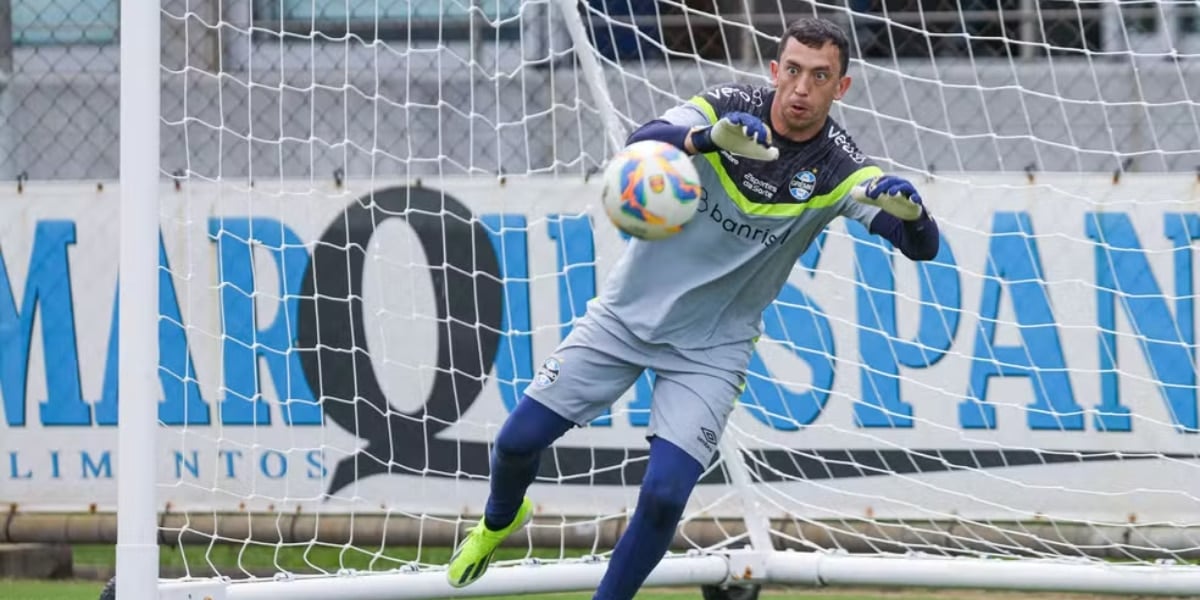 Agustín Marchesín no treino do Grêmio — Foto: Renan Jardim/Grêmio FBPA