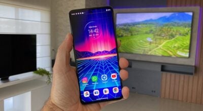 A qualidade da tela do Moto G82 5G é excelente (Foto: Reprodução / Canva)