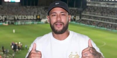 O atacante foi assistir o clássico contra o Corinthians no Paulistão (Reprodução: Internet)