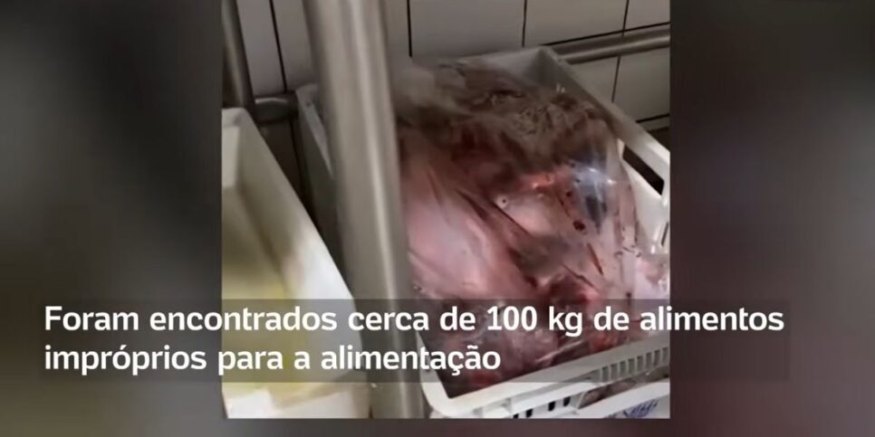 Mais de 100kg de carne estragados na unidade do Parmê (Reprodução: Canal Uol/Youtube)