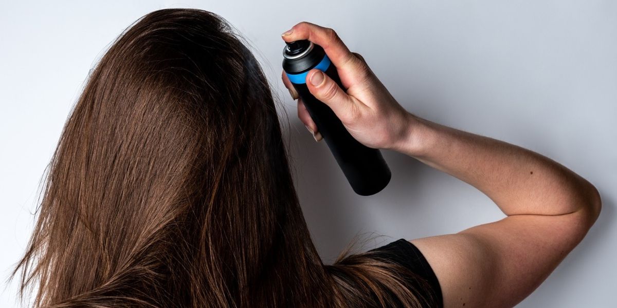 O shampoo a seco pode aumentar a chance de ter a doença (Reprodução: Internet)