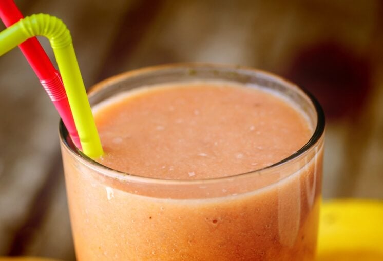 Suco detox de mamão (Foto Reprodução/Youtube)