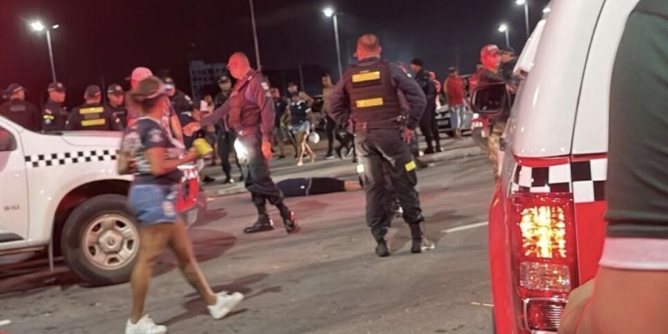 Corpo de torcedor do Clube do Remo ficou na área de acesso ao estacionamento do Lado A do Mangueirão | Reprodução/Redes Sociais