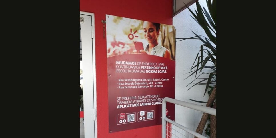Comunicado sobre o fim das atividades da loja Claro em Americana (Foto Reprodução/Montagem/Lennita/Tv Foco/Jardim Cidade)