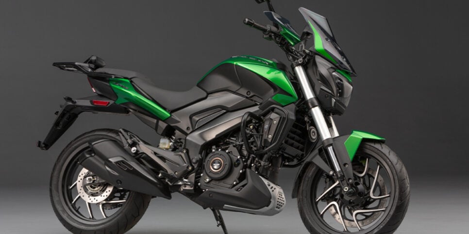Bajaj Dominar 400 é o modelo que está aterrorizando Honda e Yamaha (Foto: Divulgação)