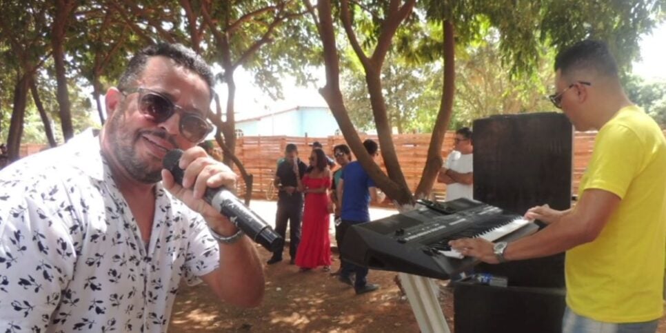 Familiares e amigos lamentam a morte do cantor - Foto Reprodução Internet