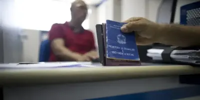 Aposentadoria antecipada à milhões de trabalhadores: Lei em vigor no INSS crava maior vitória na casa dos 50