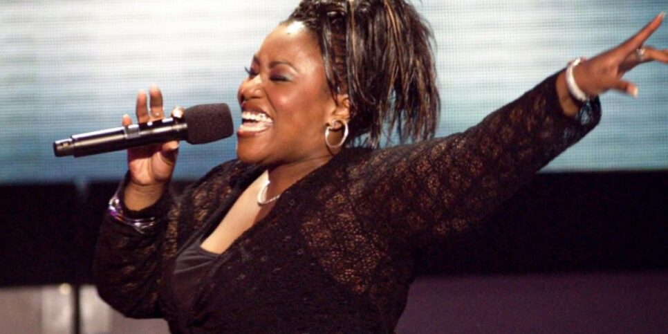 Mandisa cantando (Foto: Reprodução / Ray Mickshaw / WireImage)