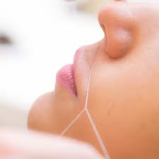 Mulher com buço grande  / Mulher sem buço - Montagem TVFOCO