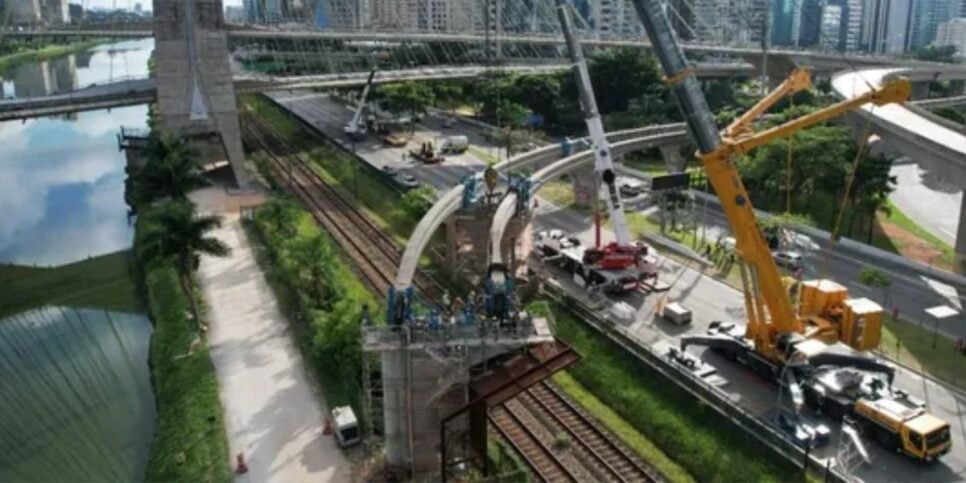 Vigas da Linha 17–Ouro do Monotrilho do Metrô de São Paulo (Foto: Reprodução / G1)
