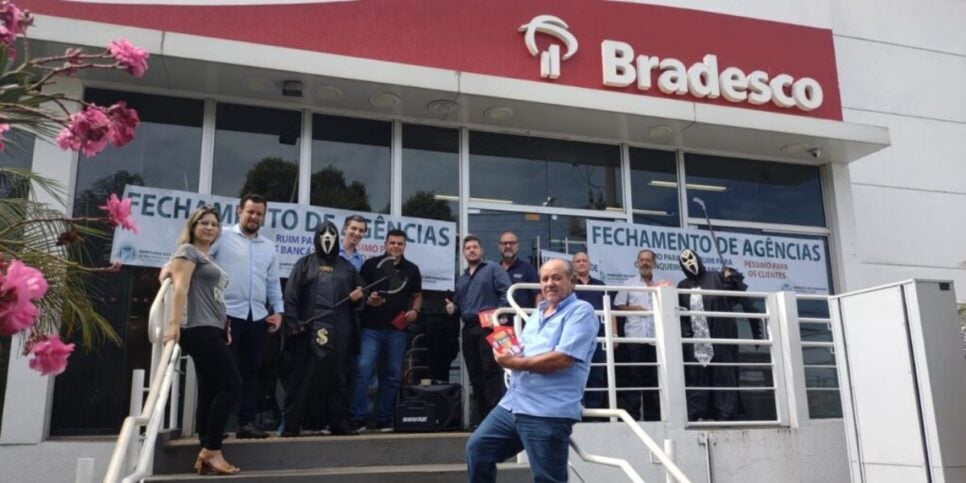 Protesto do Sindicato dos Bancários contra fechamendo do Bradesco (Reprodução/Foto: Sindicato dos Bancários)