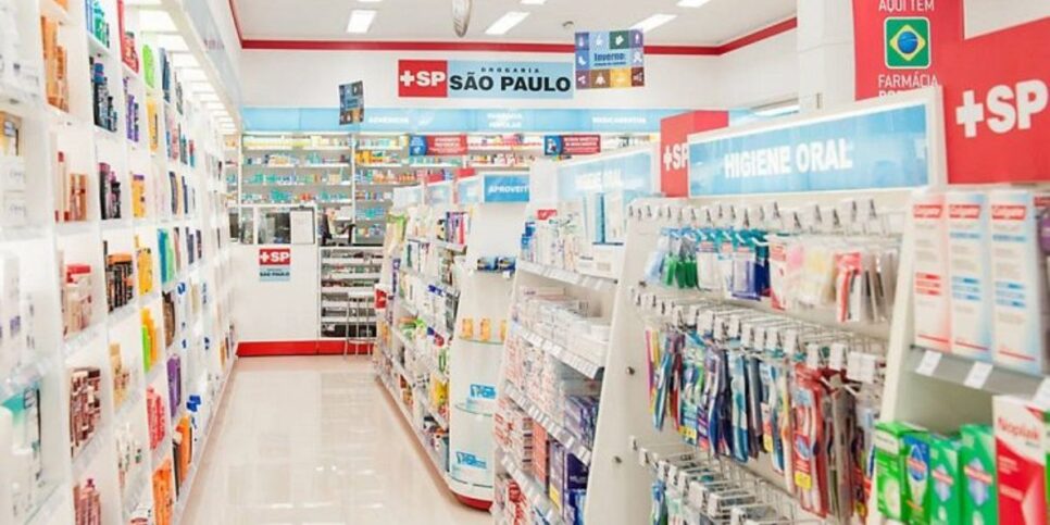 Apenas o álcool em gel ficará disponível para venda (Reprodução: Drogaria SP/Divulgação)