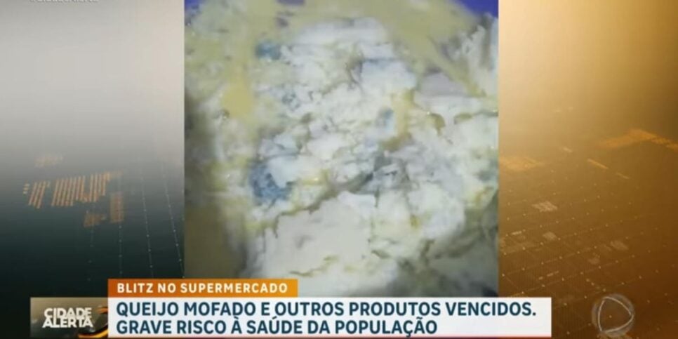 Denúncia do queijo extremamente mofado (Reprodução: Record)