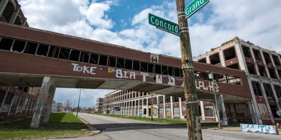 Fábrica abandonada da Packard (Foto: Divulgação)