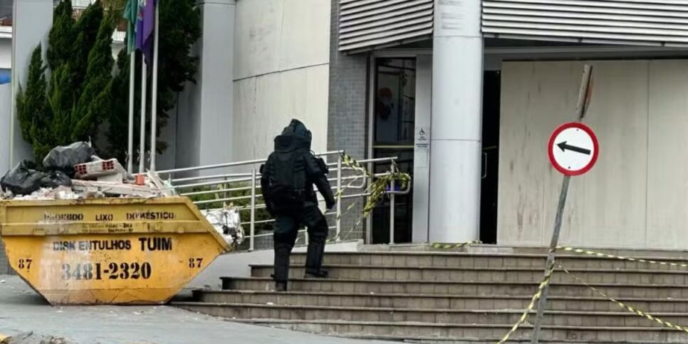 Gate acionado para desativar os explosivos (Reprodução: Foto: Polícia Civil)