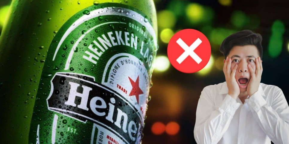 Garrafas da Heineken e pessoas tomando bebidas - montagem: TV Foco