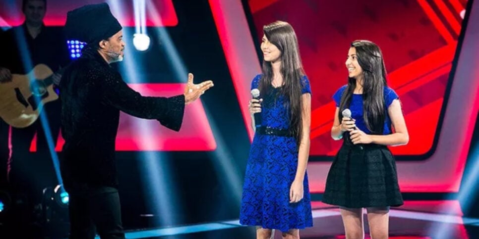 Lorena e Rafaela no The Voice Kids da Globo (Foto: Divulgação)
