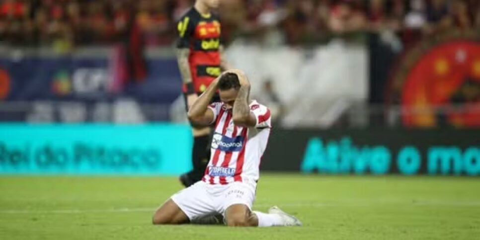 Náutico está em uma situação delicada dentro e fora dos gramados (Reprodução/Foto: Marlon Costa/Pernambuco Press)